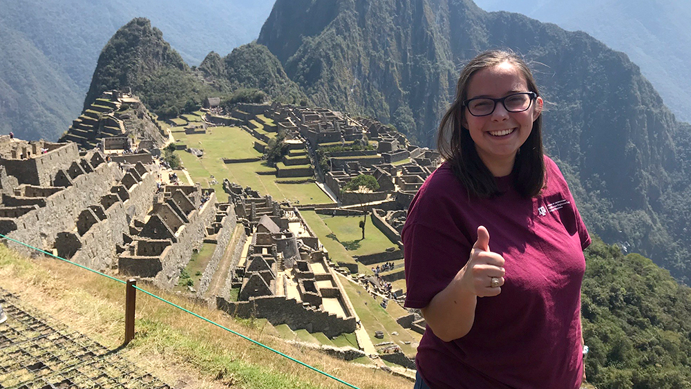 德州农工大学土木工程专业毕业生Alyssa Walz在秘鲁留学。